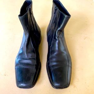 Hugo Boss black leather boots gently worn